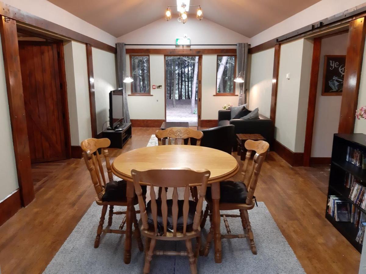 Wyldwood Lodge Cheadle  Buitenkant foto