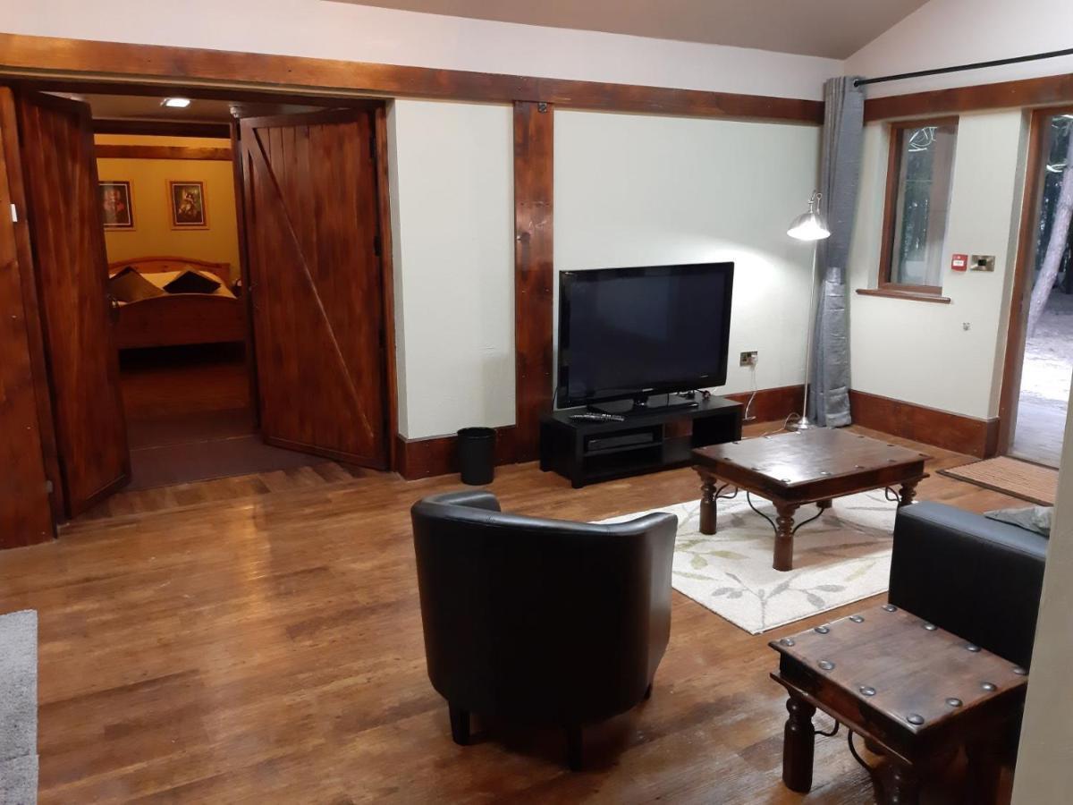 Wyldwood Lodge Cheadle  Buitenkant foto