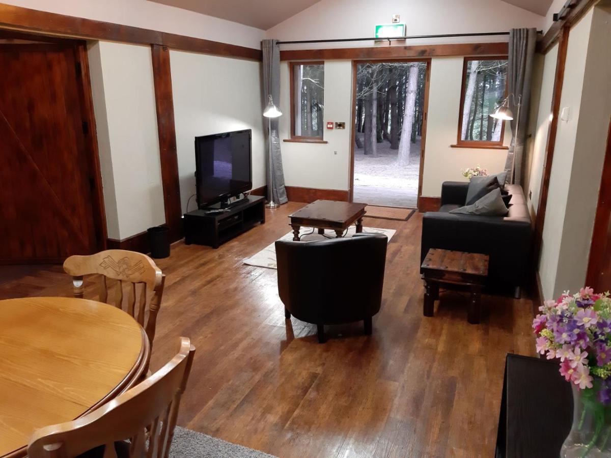 Wyldwood Lodge Cheadle  Buitenkant foto